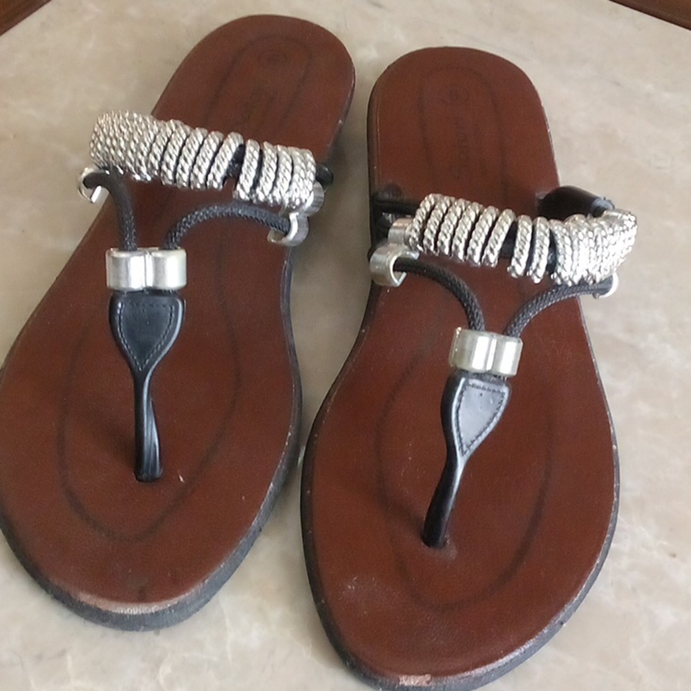 Satori Sandals with Silver Trim - Size 6